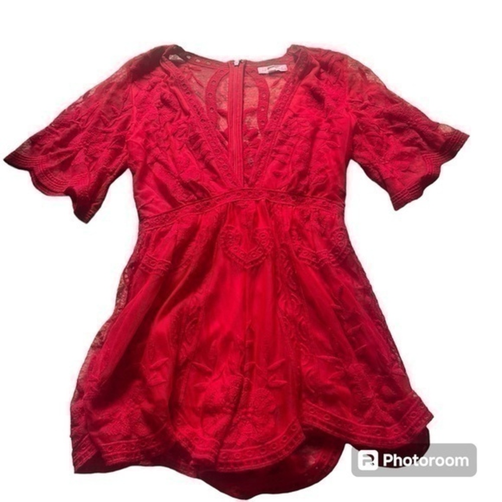 Red lace Honey Punch sexy vneck romper